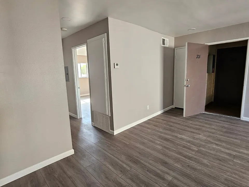 18650 Hatteras St #201