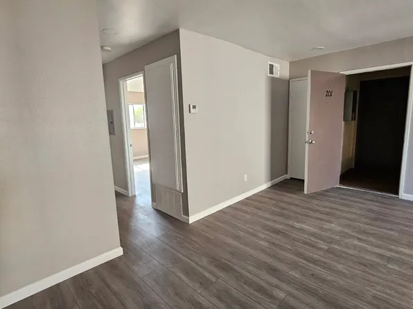18650 Hatteras St #201, Tarzana, CA 91356
