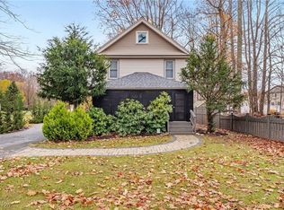 6067 Collins Rd, Mentor, OH 44060