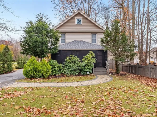 6067 Collins Rd, Mentor, OH 44060