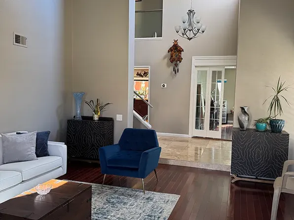 2 Lido Cir, Redwood City, CA 94065