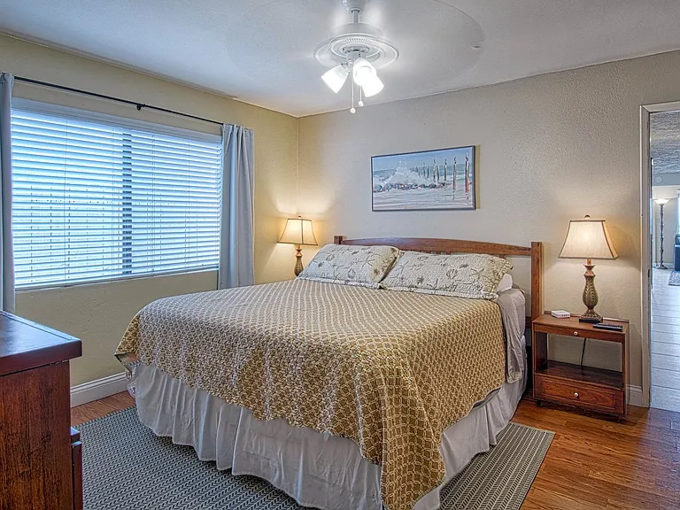 414 E Oceanfront — Photo 41
