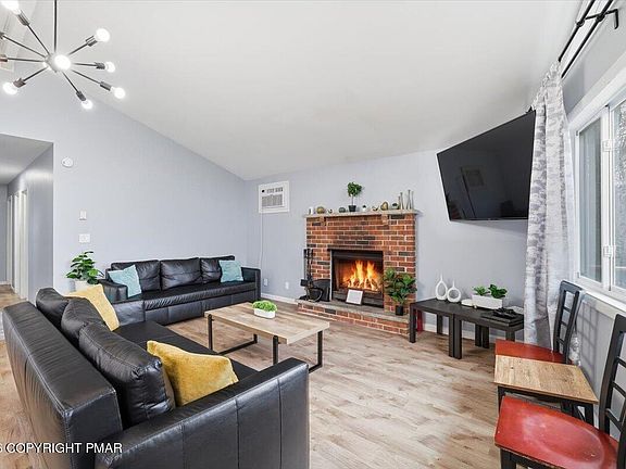 4th image of 2048 Algonquin Way