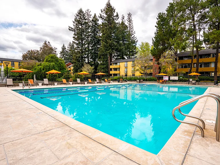 Americana Apartments — Photo 28