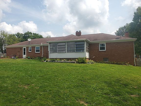 4th image of 1360 Royal Oak Dr