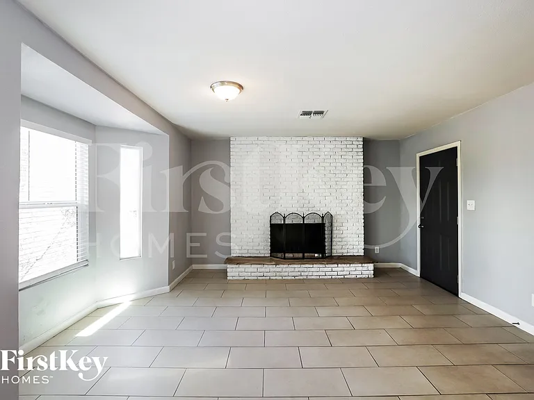 6008 S 45th Pl — Photo 5