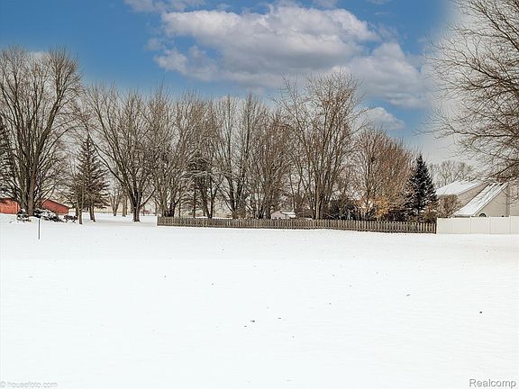 4th image of S Genesee Rd