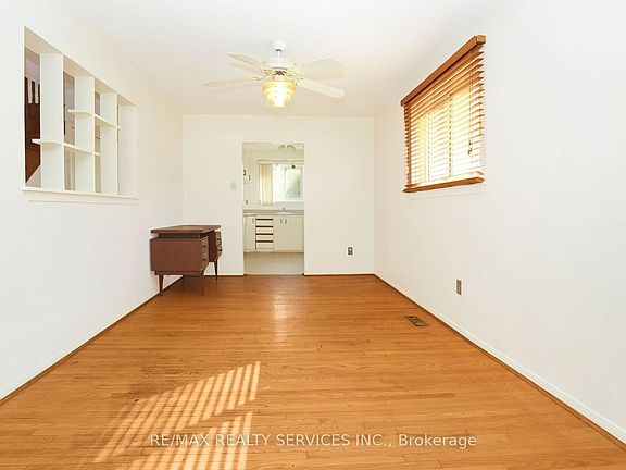 5th image of 79 Cloverdale Dr