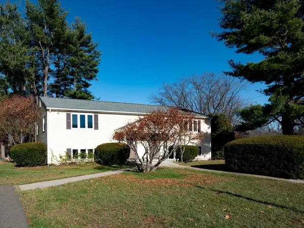 8-10 Wedgewood Dr, Ludlow, MA 01056