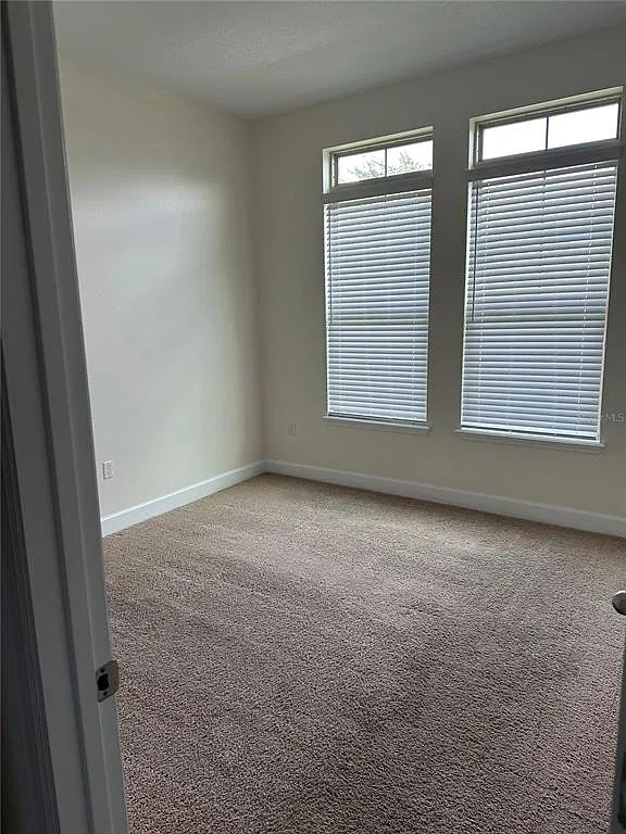 4 bed, 4.0 bath, 3289 sqft, $4,000 — Photo 2