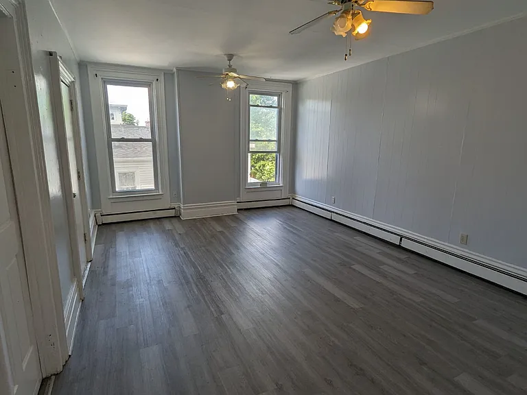 178 Pine St #2 — Photo 1