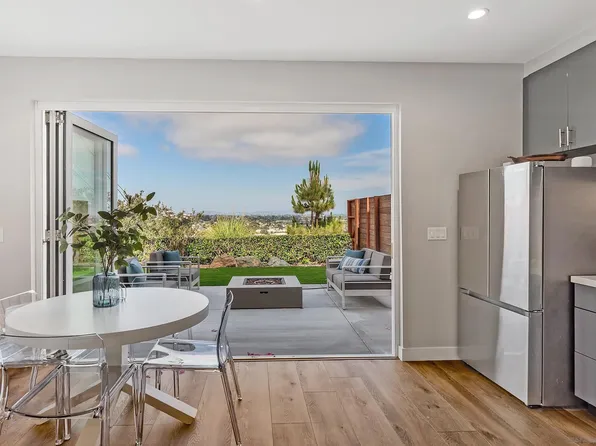 5830 Desert View Dr, La Jolla, CA 92037