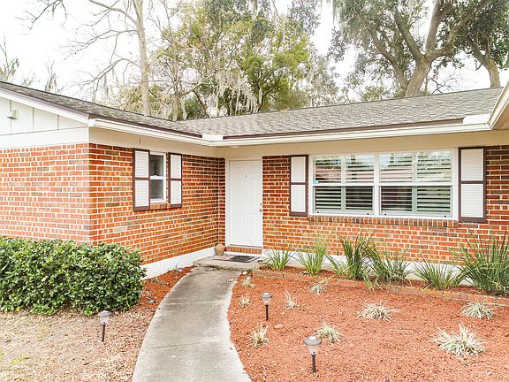 3rd image of 1212 Arbor Cir
