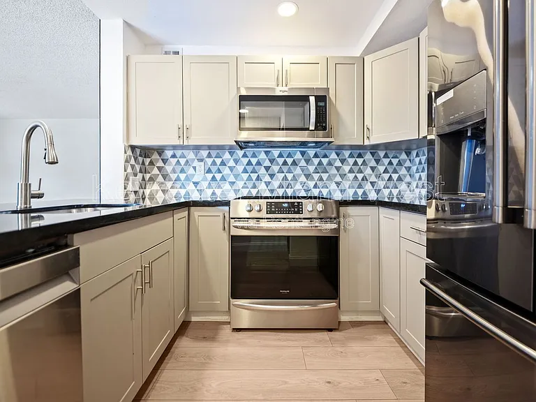 201 W Park Dr #102-2 — Photo 16