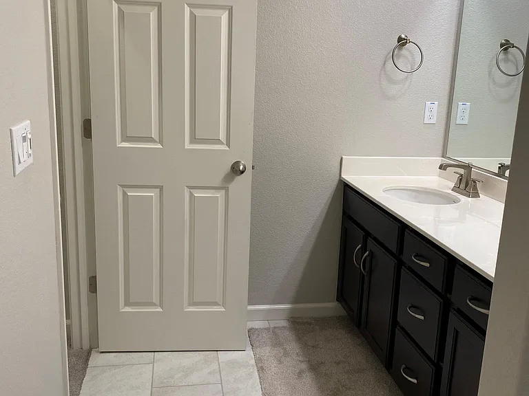 Guest Bath - 2nd Floor