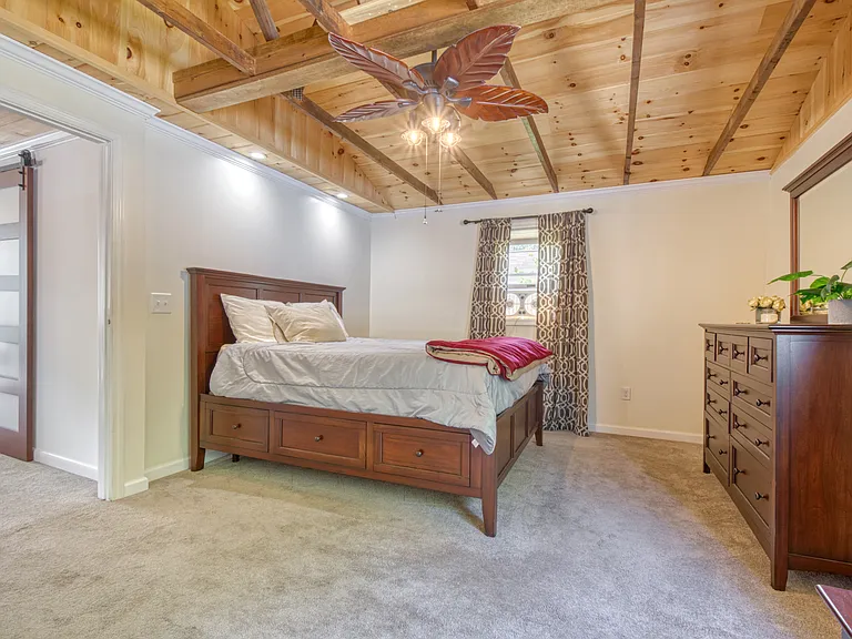 149 Lakeview Dr — Photo 10