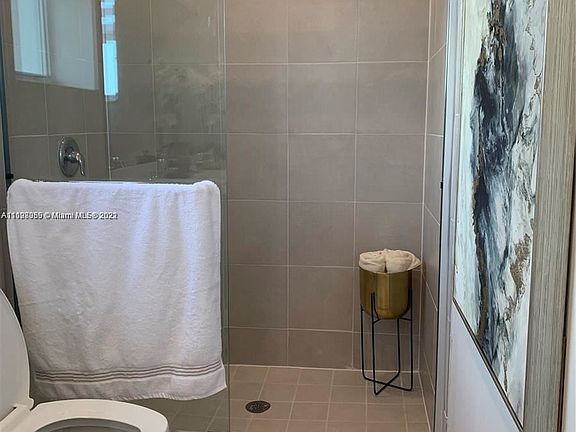 4th image of 1483 SE 26th Ave #1483