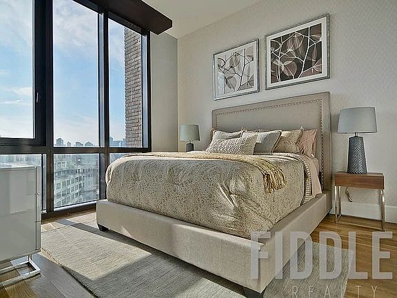 3rd image of 4441 Purves St #406