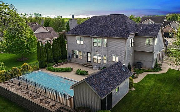 2nd image of 1402 Woodberry Dr