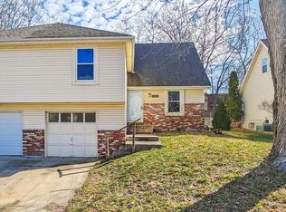 6109 Newton St, Overland Park, KS 66202