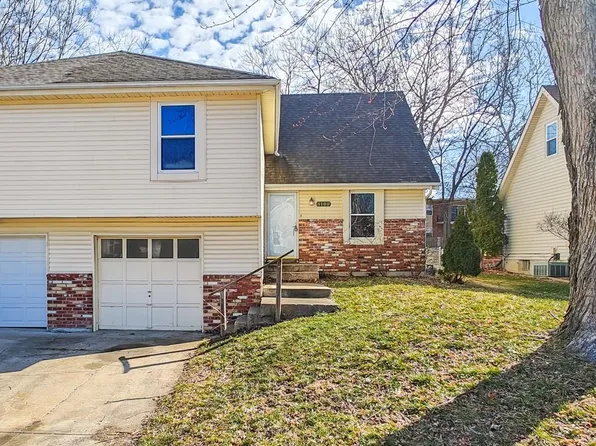 6109 Newton St, Overland Park, KS 66202
