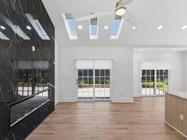 1840 Merriman Ave — Photo 17