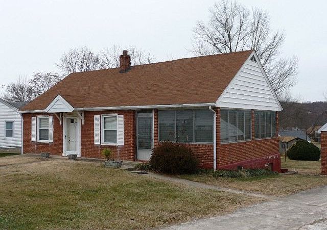 2nd image of 205 Lee St