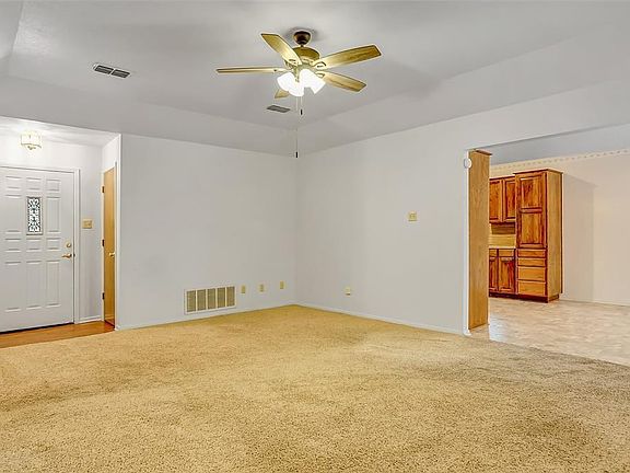 5th image of 709 Patricia Dr