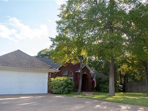 4th image of 1702 Gray Stone Dr