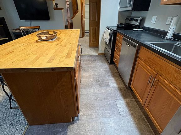 2nd image of 1200 Lakeview Dr #3