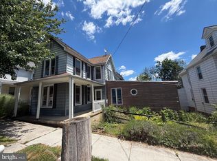 11 S East St, Spring Grove, PA 17362