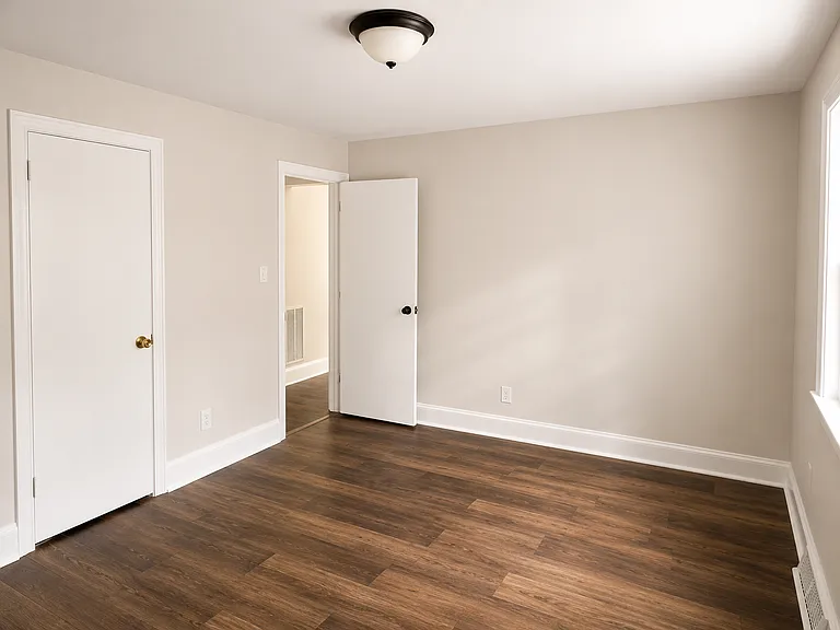 3435 Meredith Ave — Photo 8
