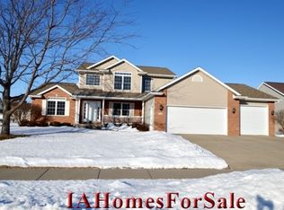 115 Jennifer Dr, Robins, IA 52328