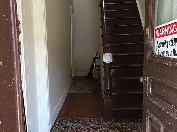 2nd image of 183 Oak St