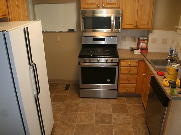2nd image of 303 Crescent St NE
