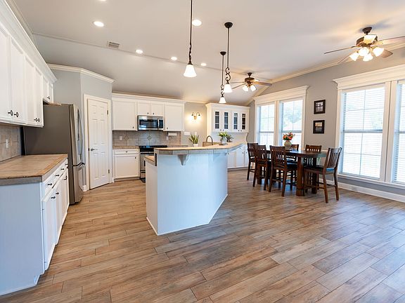4th image of 1021 Cressmont St