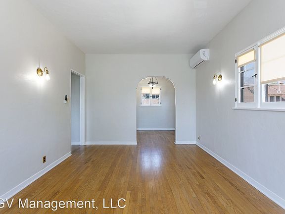 5th image of 1371 N Mentor Ave #5103048