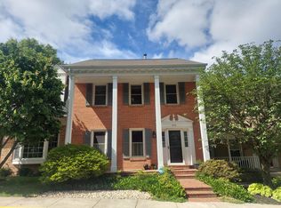 7418 Crestberry Ln, Bethesda, MD 20817
