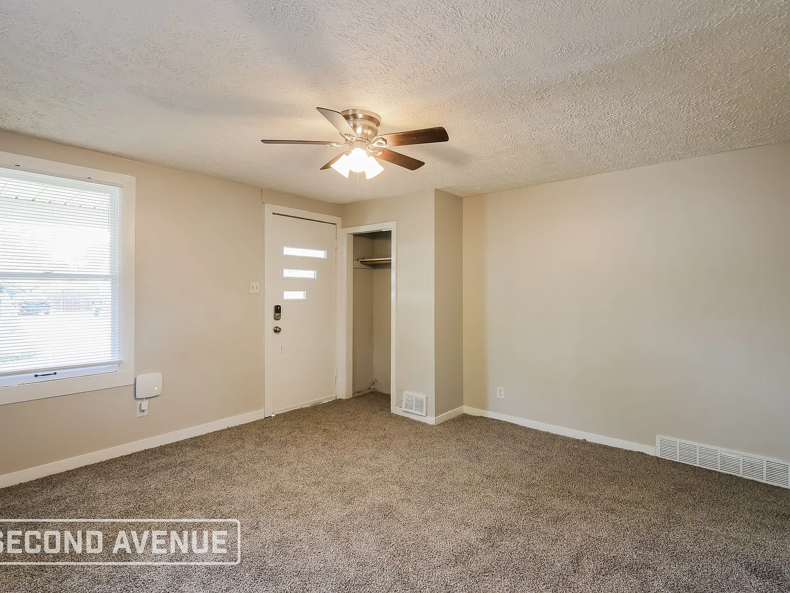 3 bed, 1.0 bath, 1084 sqft, $1,089 — Photo 3