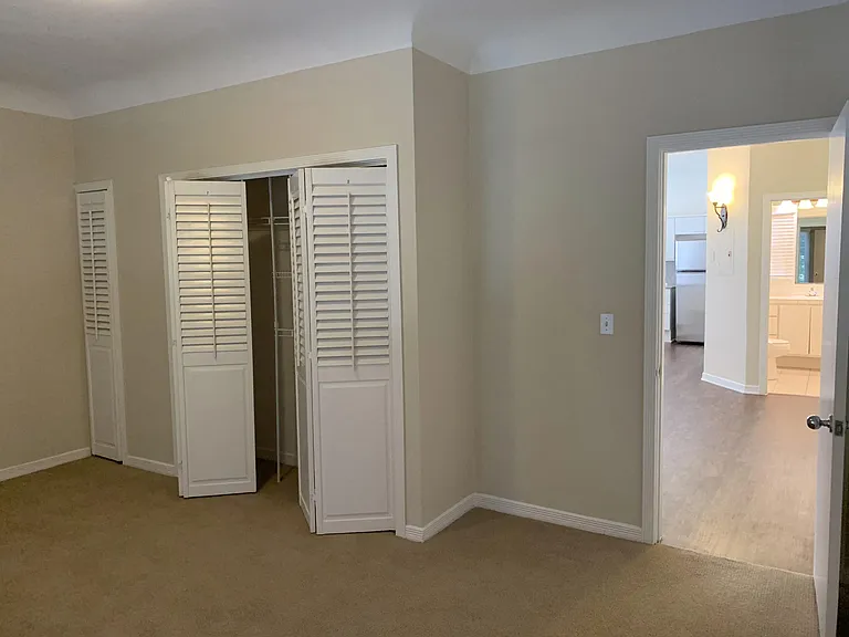 Lindbrook Manor Apartments — Photo 105
