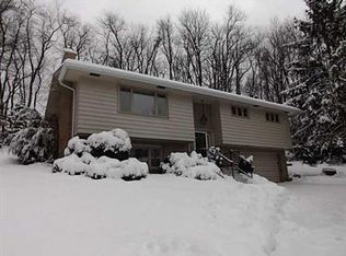 104 Hayeswold Dr, Coraopolis, PA 15108