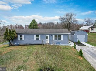 2415 Croll School Rd, York, PA 17403