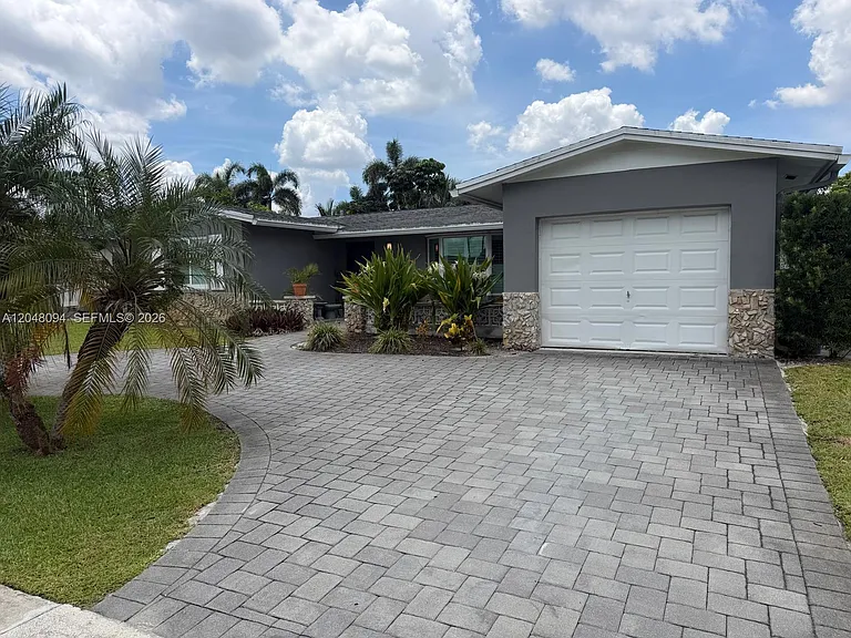 9100 NW 19th St — Photo 3