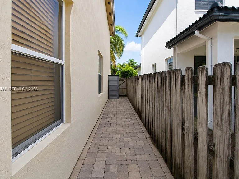 13989 SW 155th Ter — Photo 40