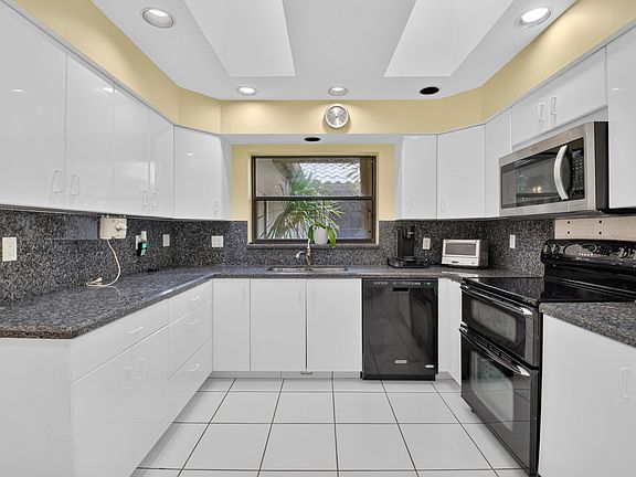 3rd image of 19380 Cedar Glen Drive