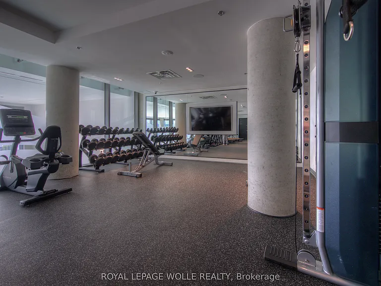 25 Wellington St S #2101 — Photo 20