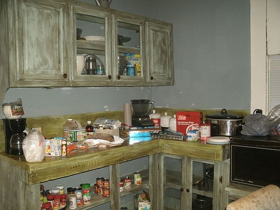 4th image of 906 E 6th St