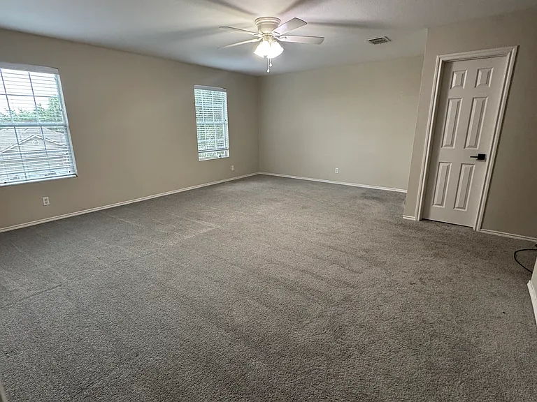 12818 Capri — Photo 9