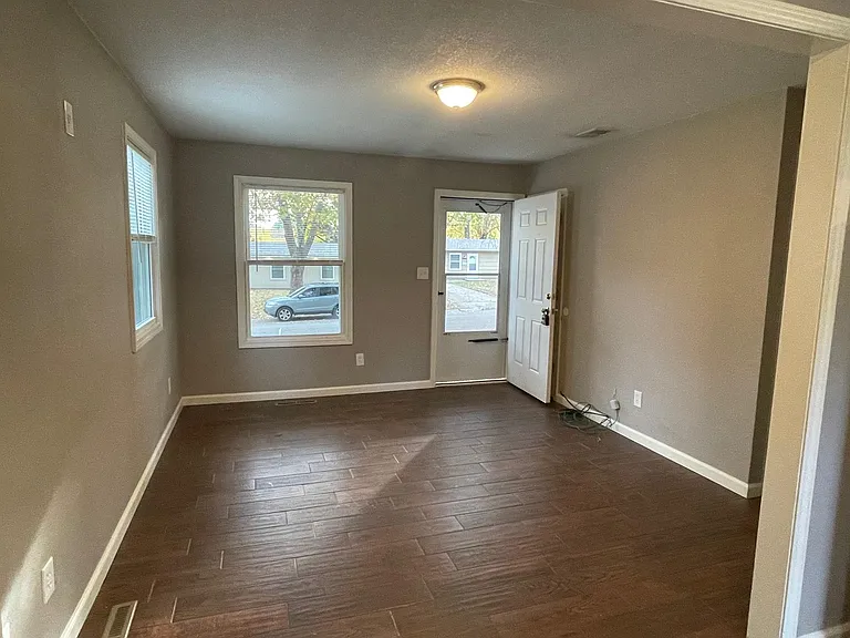 2518 S 48th St — Photo 3