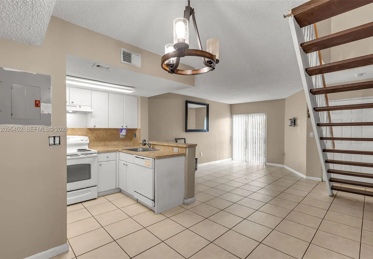 2 bed, 859 sqft, $2,200 — Photo 4